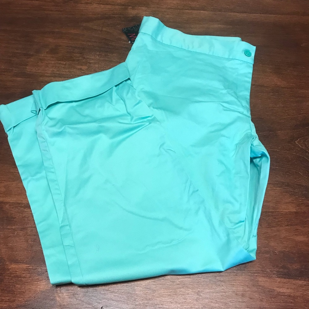 JW Mint Colored Capris- Priy